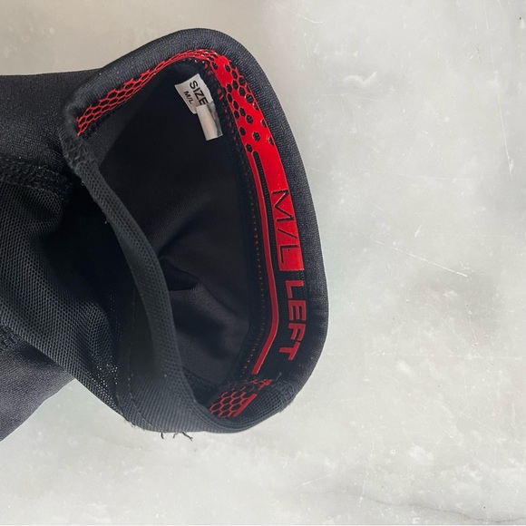 Troy Lee Designs Youth Stage Elbow Sleeve Guard. Black. R&L M/L - Picture 3 of 5